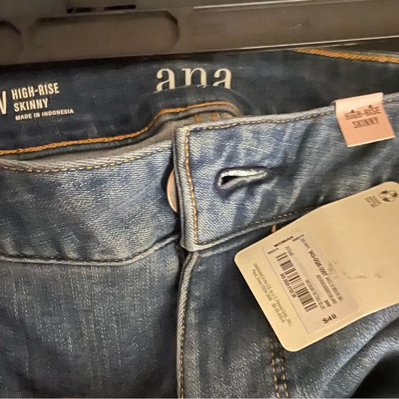 a.n.a. High Rise Skinny Distressed Jeans w/Raw Hem Size 24W NWT - Picture 3 of 5